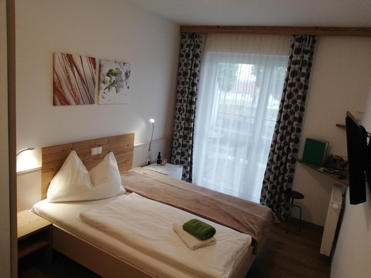 Hotel & Fruehstueckspension Raabtal フェルトバッハ エクステリア 写真