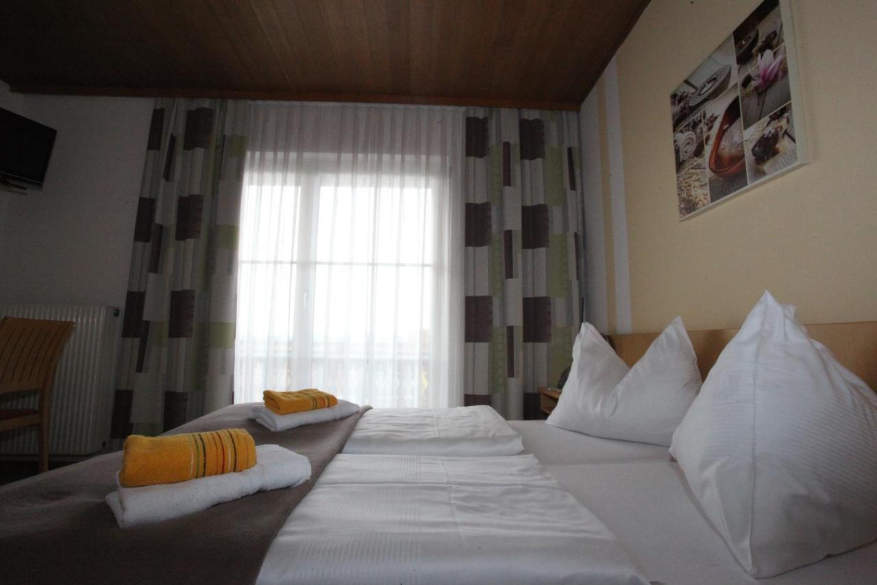 Hotel & Fruehstueckspension Raabtal フェルトバッハ エクステリア 写真