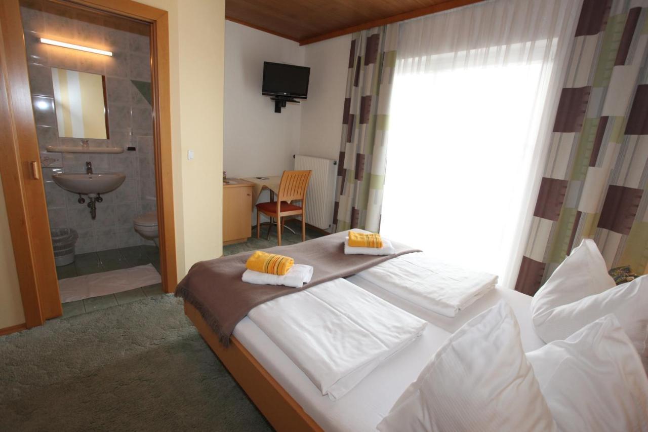 Hotel & Fruehstueckspension Raabtal フェルトバッハ エクステリア 写真